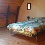 Maison Isolee Dans Les Vignes Et Les Bois