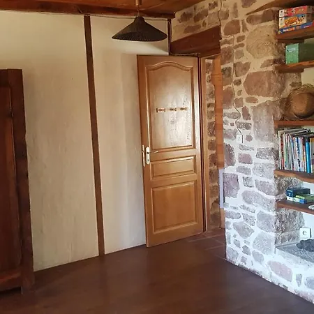 Maison Isolée Dans Les Vignes Et Les Bois Valady